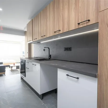 T30 α, Nilie Hospitality Mgmt * Tesalónica